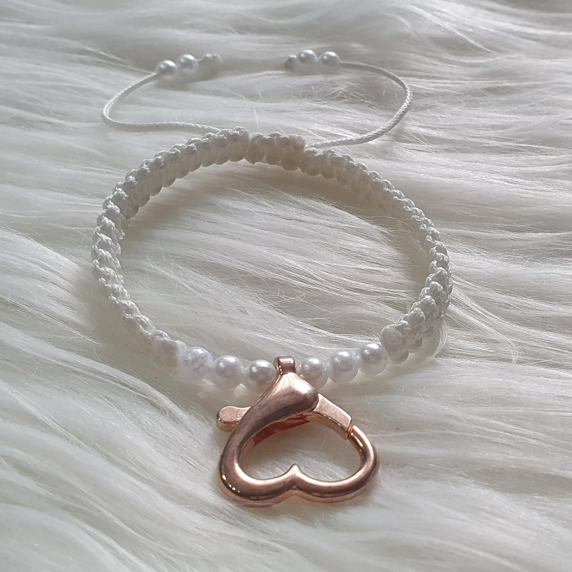 Fehér Gyöngyös Makramé Karkötő Rose Gold Szív Medállal