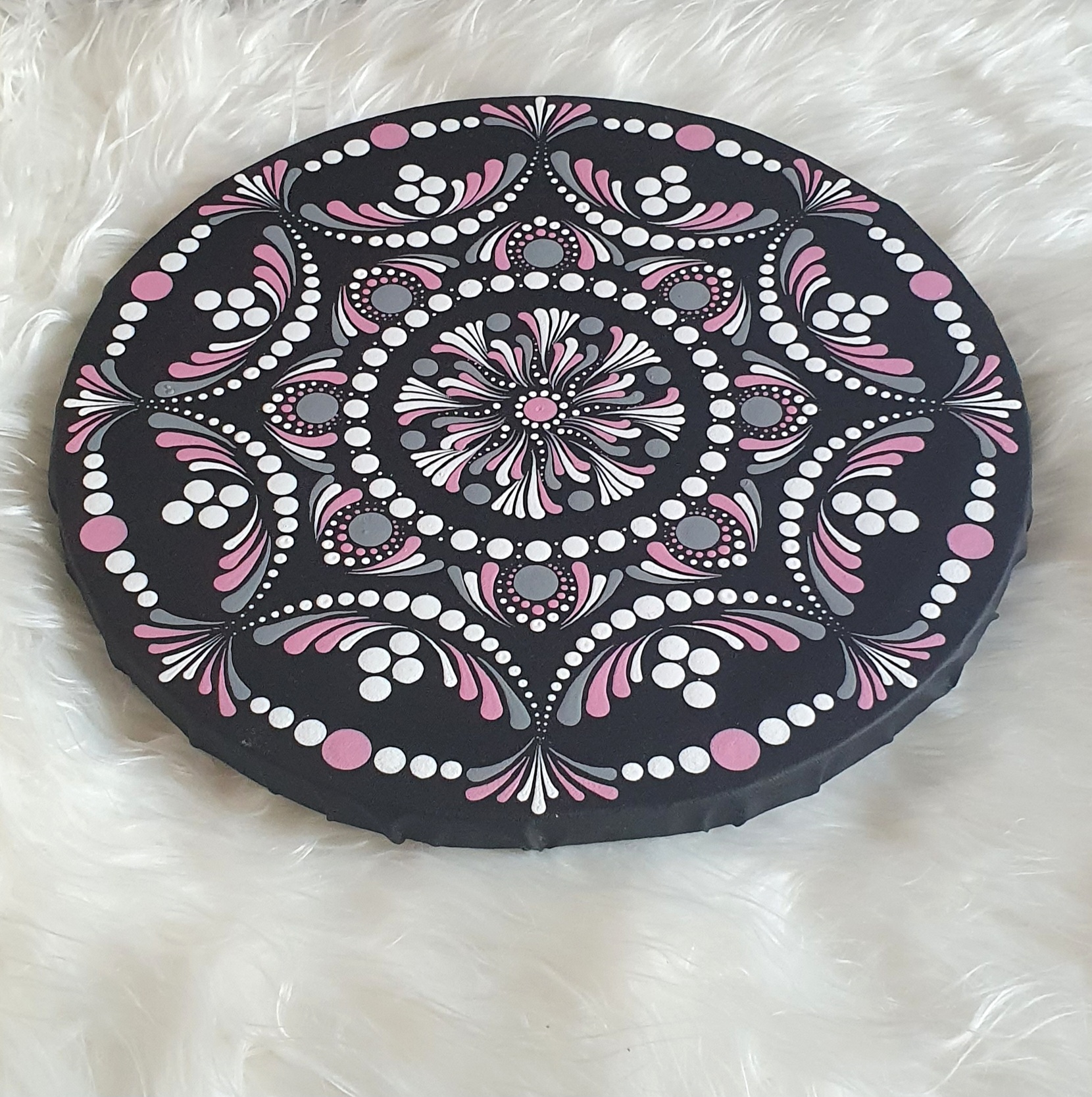 Hajnali Harmónia – Kézzel Pontozott Kerek Mandala (30 cm) - Image 2