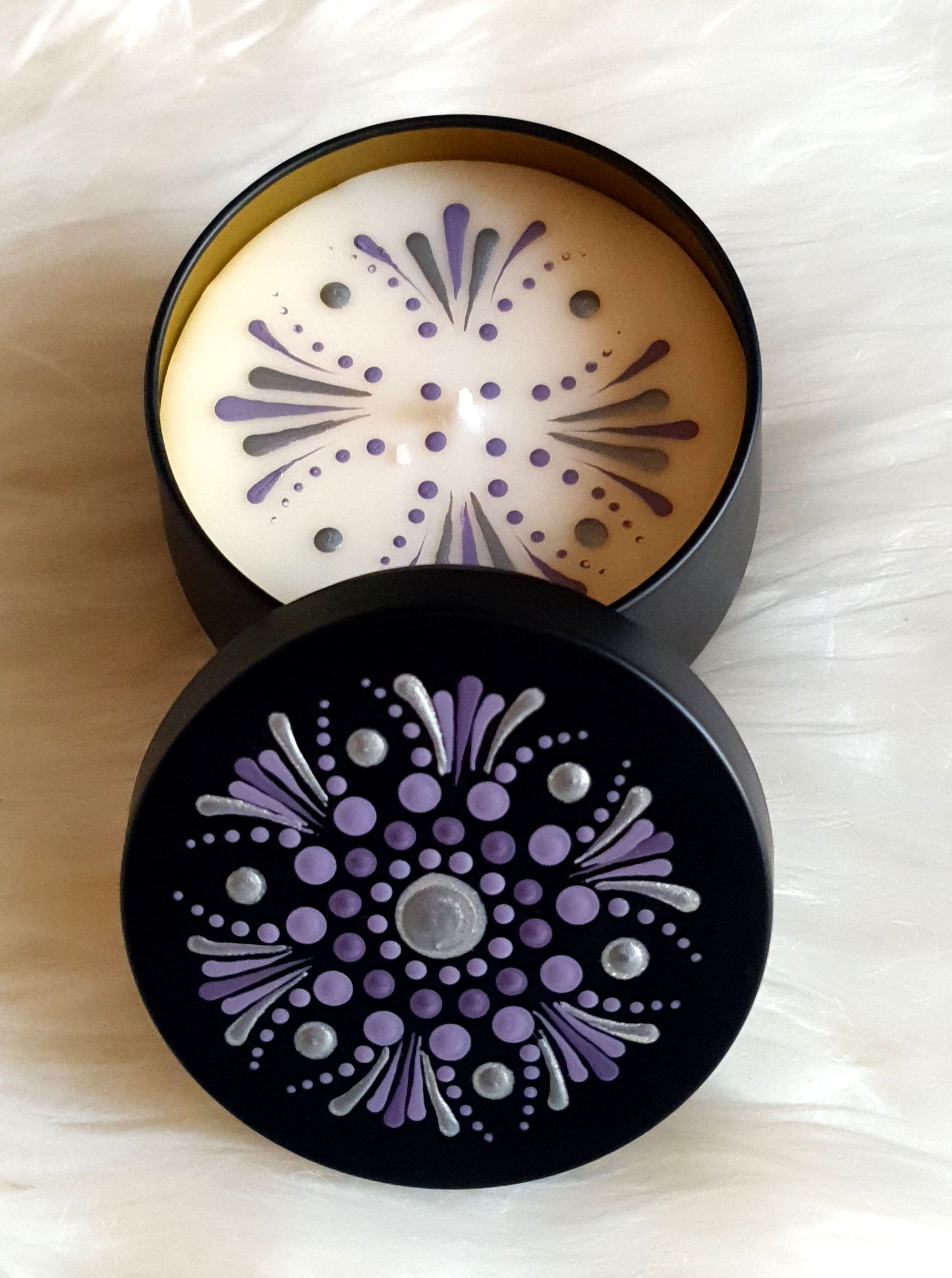 Lila Elegancia – Kézzel festett Mandala Gyertya
