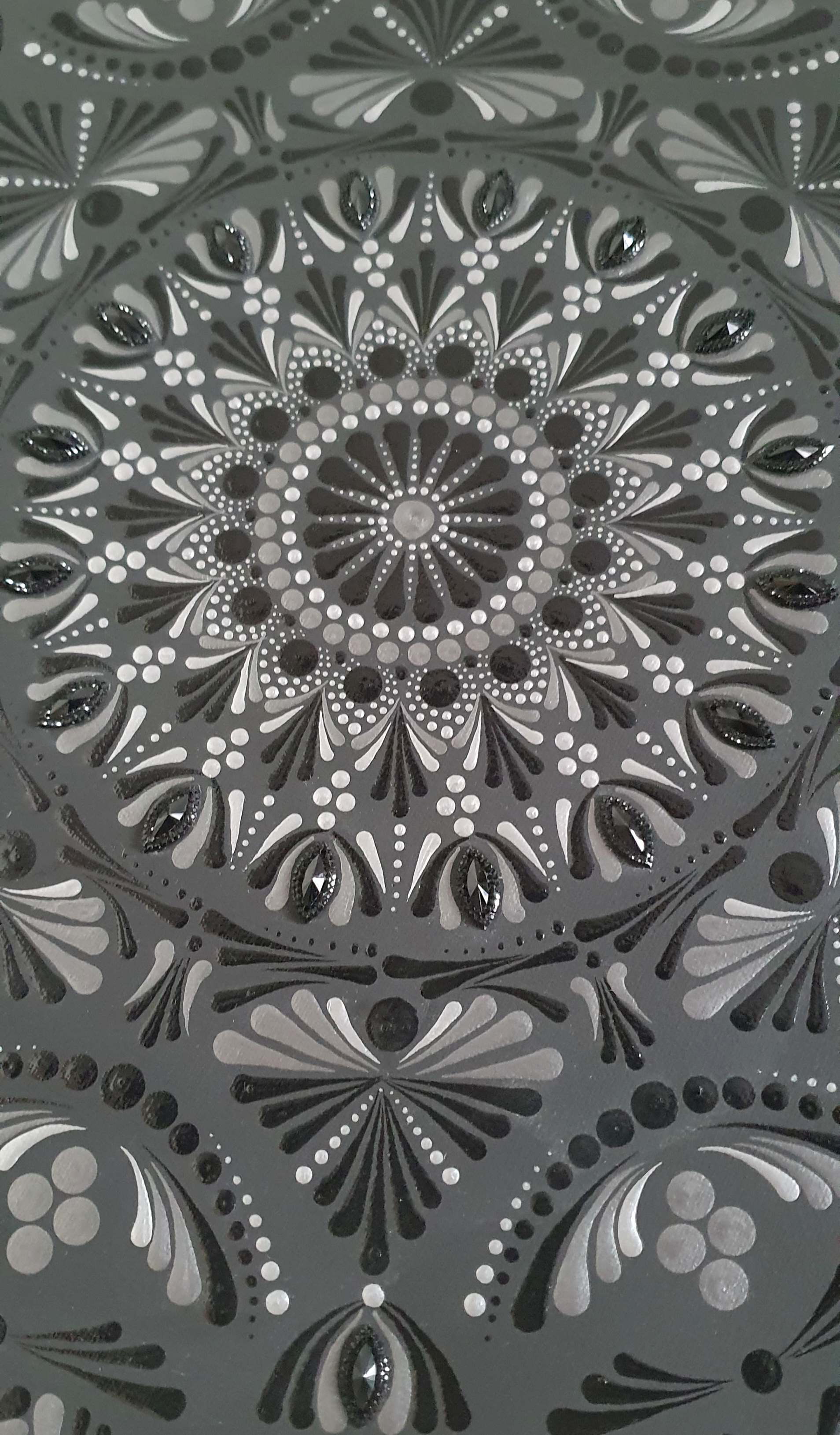 Éjféli Harmónia – 50 cm Kézzel Pontozott Prémium Mandala Festmény - Image 2