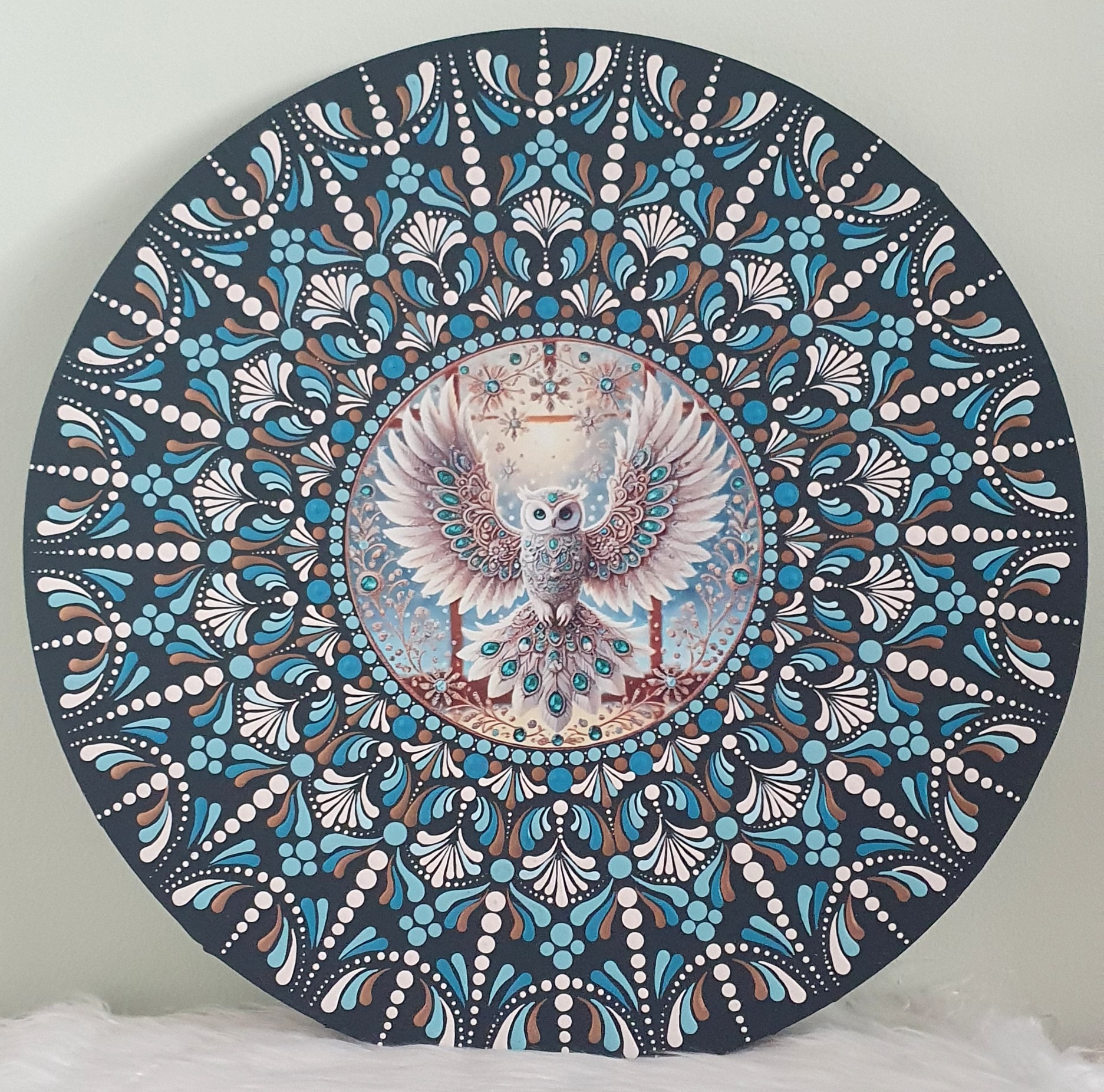A Bölcsesség Őrzője – 50 cm  Kézzel Pontozott Prémium Bagoly Mandala Festmény
